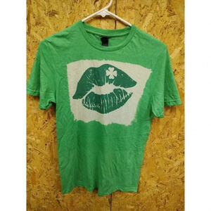 St Patrick Day Ladies Boutique Graphic Tee Lips and Shamrock Green Shirt Sz sm